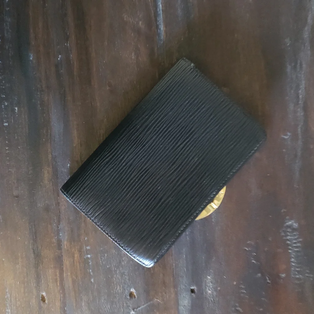 EUC LV EPI KISSLOCK WALLET